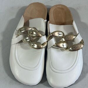 She in, size 8, white and gold